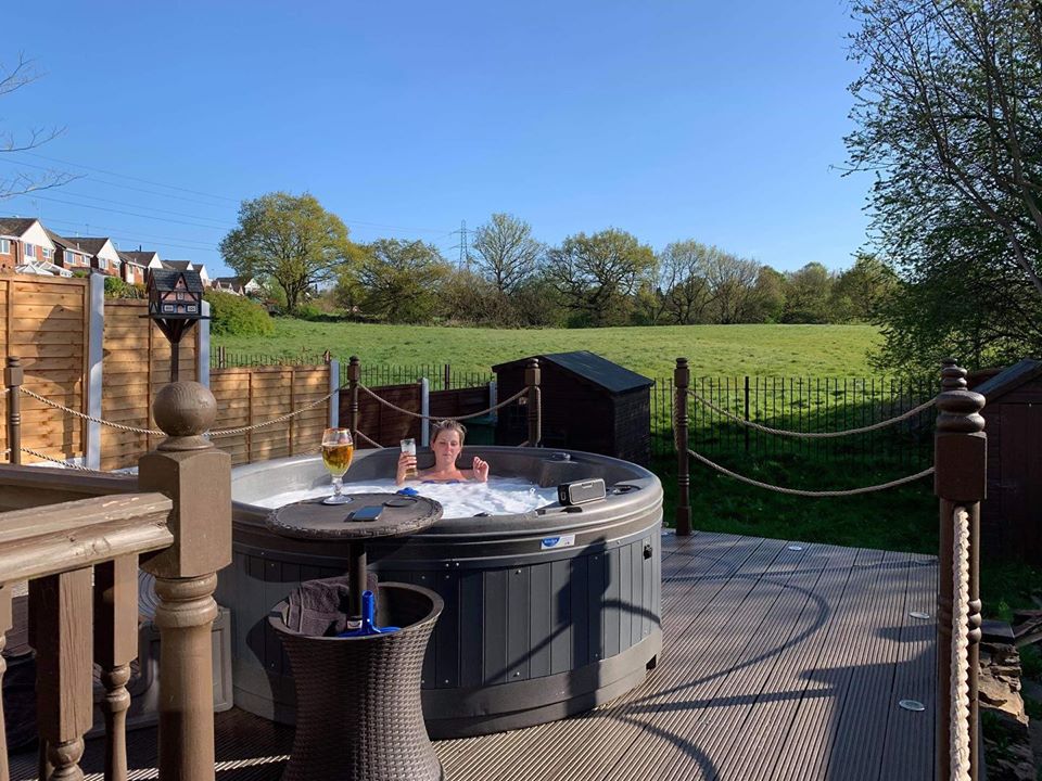 Premier Hot Tub Hire Mid Week Hire Package £175