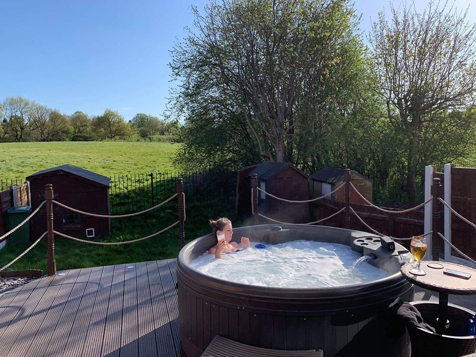 Hot Tub Hire Near Me - Luxury Hot Tub Hire Delivered To ...