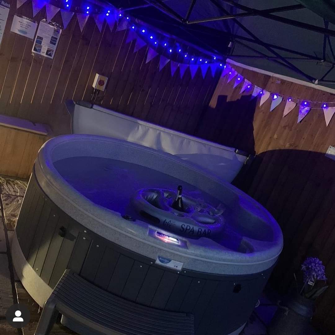 Hot Tub Hire Mon to Mon or Thu to Thu £225